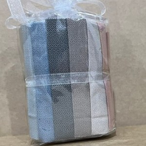 Tilda Basics Poppy Seed - 10cm Strip Pack